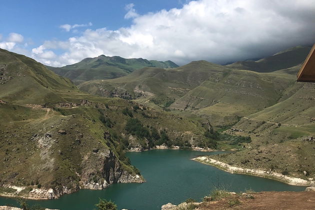 Фото экскурсии - Путь к седому Эльбрусу лежит через озеро Гижгит, поселок Азау и Поляну Нарзанов - 6