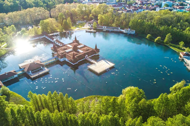 Фото - экскурсия: Термальное озеро Хевиз и город Кестхей на экскурсии