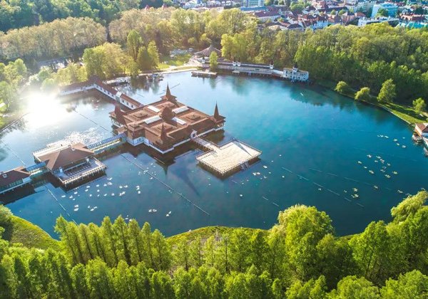 Экскурсия на термальное озеро Хевиз  и в Кестхей