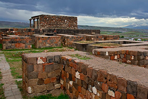 Фото экскурсии - Обзорная экскурсия по Еревану от крепости Эребуни до мемориала Цицернакаберд и музея Матенадаран - 6