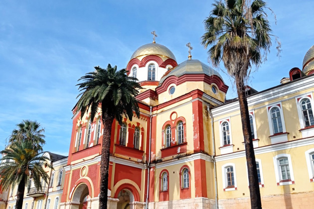 Путешествие на минивэне по Абхазии: Гагра и Новый Афон в компании 6-8 человек