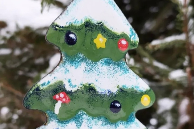 Фото - экскурсия: Мастер-класс по росписи елочных шаров с экскурсией