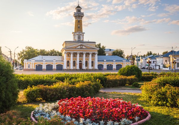 Кострома: Сусанинская площадь, Торговые ряды и история Романовых