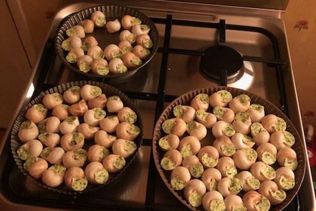 Фото экскурсии - Французский вечер: готовим улиток и пробуем бургундское вино - 1