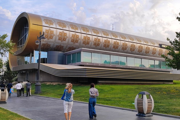 Фото экскурсии - Баку в свете дня и ночи от древнего Ичеришехера до сияния Нагорного парка - 1