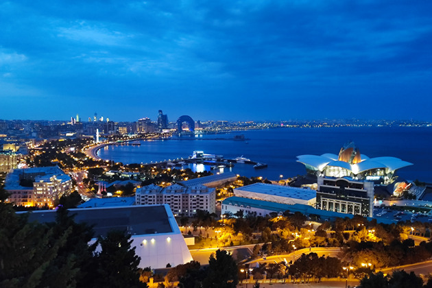 Вечерняя прогулка по Баку