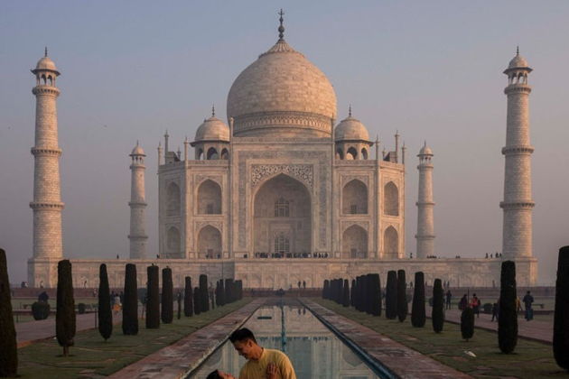 Фото экскурсии - Духовное путешествие по Тадж-Махалу и Вриндавану за день в духе Варанаси - 11