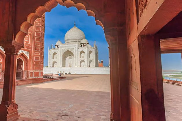 Фото экскурсии - Духовное путешествие по Тадж-Махалу и Вриндавану за день в духе Варанаси - 5