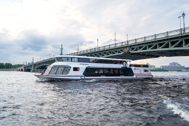 Фото - экскурсия: Вечерняя речная прогулка с дегустацией вина на электроходе «Стрельна»