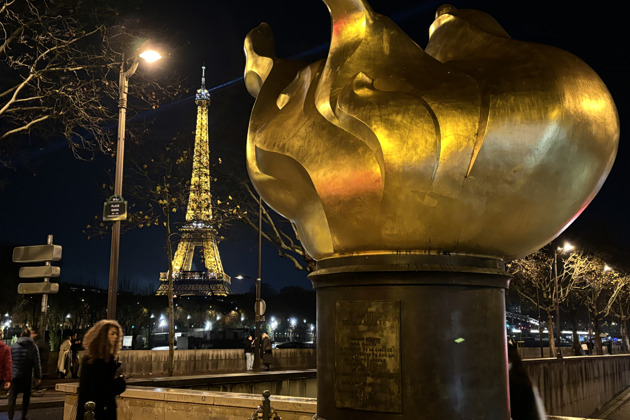 Вечерняя прогулка от Елисейских Полей к Эйфелевой башне с историями и огнями Парижа