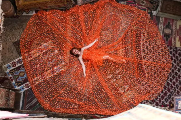 Фото экскурсии - Каппадокия: фотосессия в парящих платьях и посещение ковровой мастерской - 3