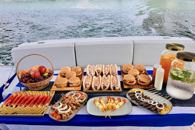 Фото экскурсии - Эксклюзивная морская прогулка на шикарной яхте в Дубае - 4