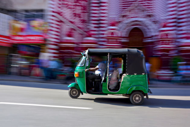 Фото - экскурсия: Коломбо на тук-туке: от колониальной архитектуры до океанского берега