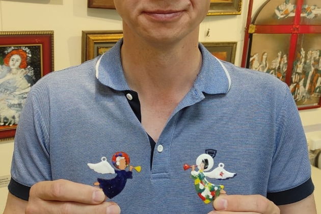 Фото экскурсии - Мастер-класс по созданию расписных кулонов в разных формах - 5