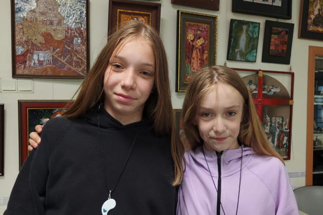 Фото экскурсии - Мастер-класс по созданию расписных кулонов в разных формах - 7