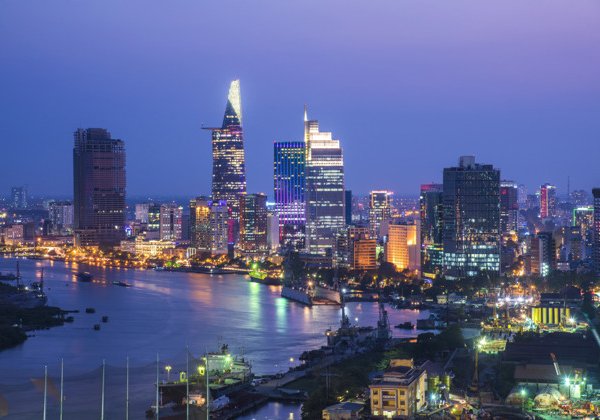 Вечерний круиз Elite of Saigon с ужином и шоу на реке