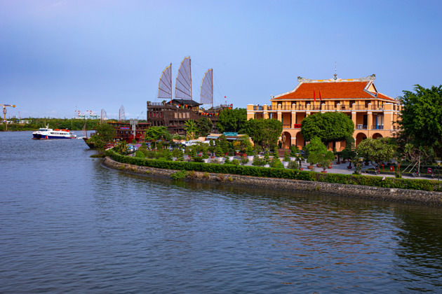 Фото - экскурсия: Прогулка на лодке по реке Сайгон с обзором центра Хошимина