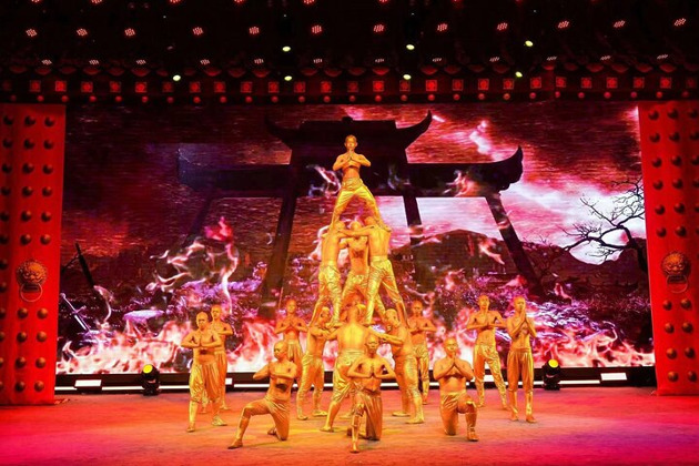 Фото - экскурсия: Китайский цирк в театре Цинь Лигунг: в самом центре чуда