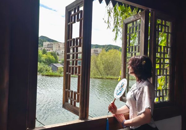 Самые яркие краски Пекина за 12 часов: стена Симатай и городок Губэй