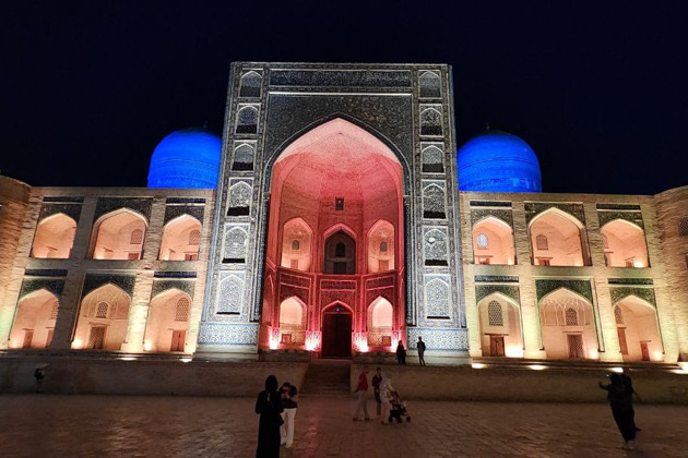 Фото - экскурсия: Вечерняя Хива загорается и сияет в свете огней