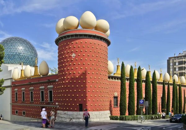 Экскурсия из Барселоны в сердце сюрреализма: Фигерас и Порт-Лигат - фото 1