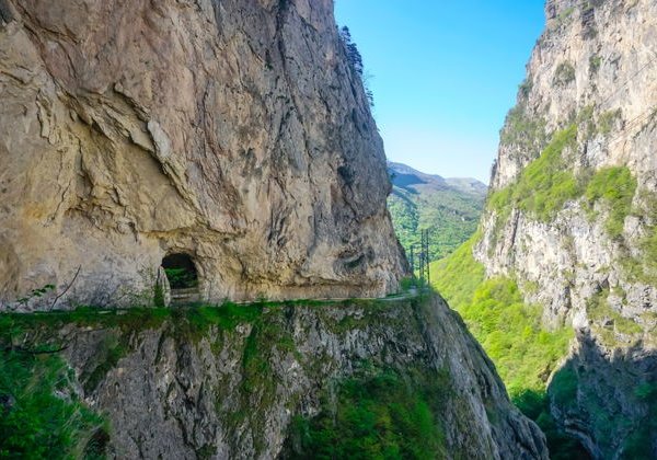 Все самое лучшее: Верхняя Балкария, Язык тролля и Голубые озёра - фото 1