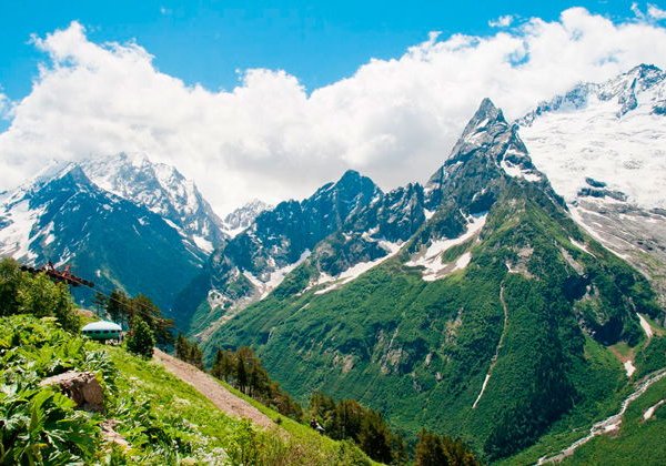 Домбай — сердце гор: в мини-группе с Сырными пещерами и храмом - фото 2