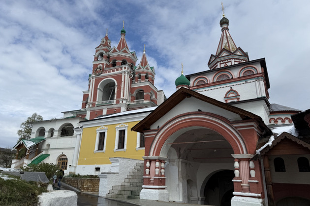 Путешествие к небесному Звенигороду: древний кремль, монастырь и вселенная Рериха