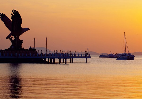 Круиз на закате в Лангкави: барбекю, море и напитки без ограничений