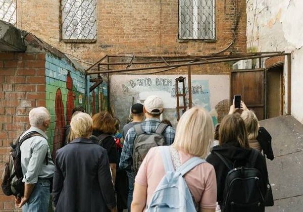 Легенды Екатеринбурга:панк-рок-скоморох Букашкин и первое уличное искусство - фото 3