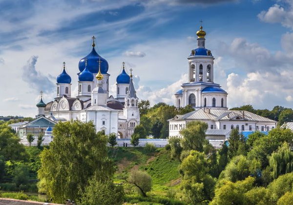 Боголюбово: княжеский дворец XII века и храм Покрова на Нерли - фото 1