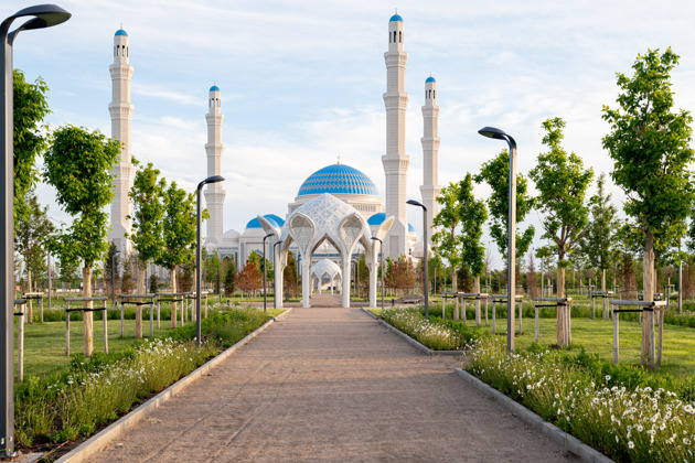 Фото - экскурсия: Секретные символы главной мечети Казахстана и ее звание «Жемчужина степи»