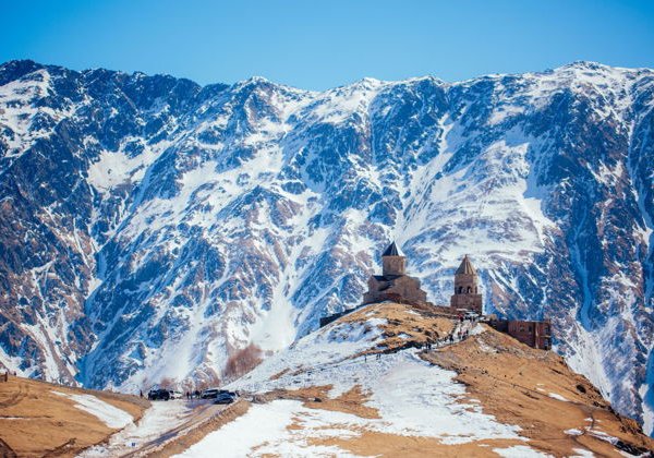 Душевный пикник в Казбеги с профессиональной фотосессией - фото 1