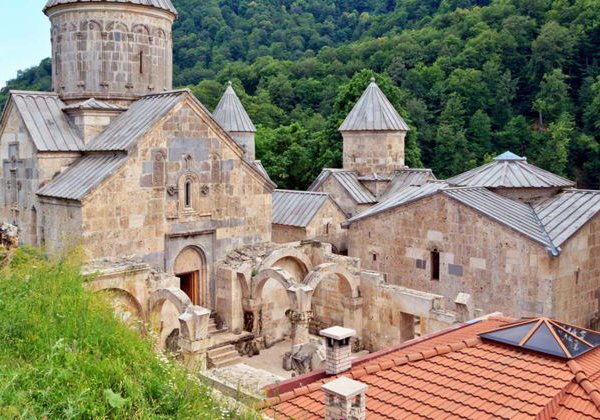 Севан, Севанаванк, Дилижан: старый город, монастырь Агарцин, Мимино - фото 1