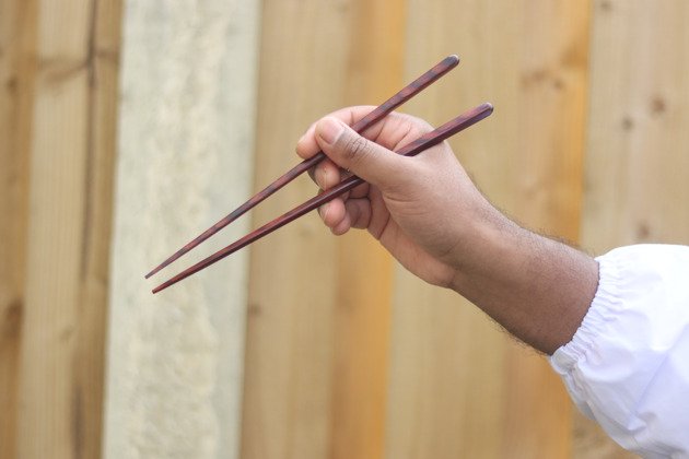 Фото - экскурсия: Мастер-класс по созданию кедровых палочек для еды в стиле Ёсино