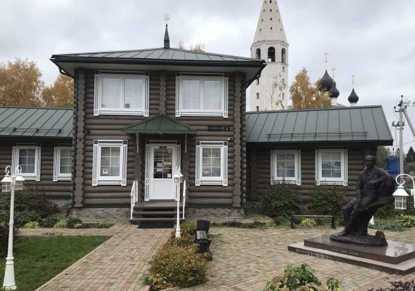 Автобусная экскурсия из Ярославля в замок Понизовкина и село Вятское