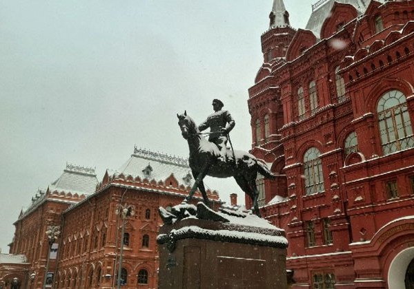 Столица начинается здесь — прогулка по Александровскому саду - фото 1