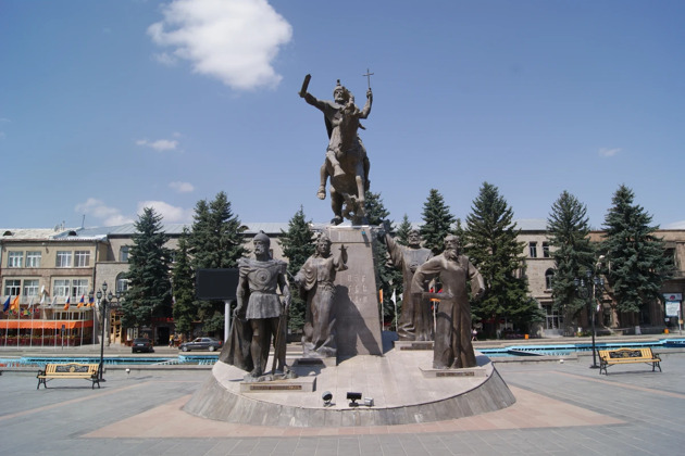 Фото - экскурсия: Трансфер из аэропорта Гюмри в Ереван или обратно с обзорной экскурсией по городу