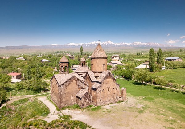 Винный замок и вечность: Фото-пауза с видом на гору Арарат