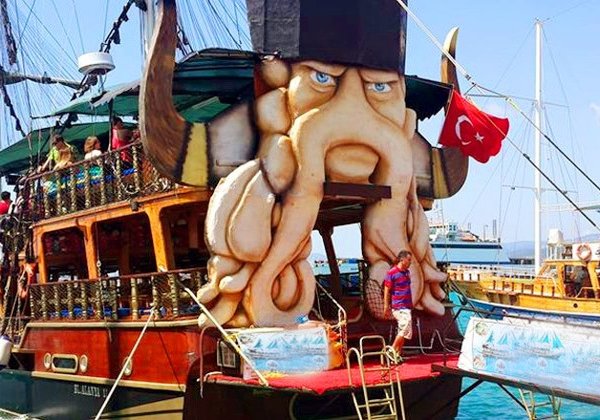 Пиратская яхта — морской круиз в Мерсине