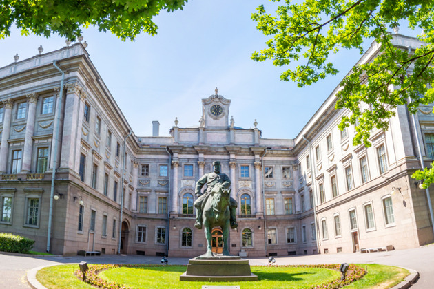 Аудиогид с входными билетами по Мраморному дворцу: роскошные залы и искусство сквозь века