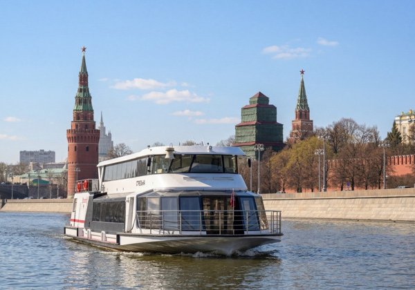 Круговая речная прогулка на электроходе «Стрельна» от причала «Китай-город»