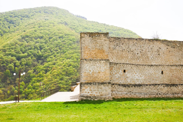 Фото - экскурсия: Величественный водопад, древняя крепость и впечатляющий экраноплан «Лунь»