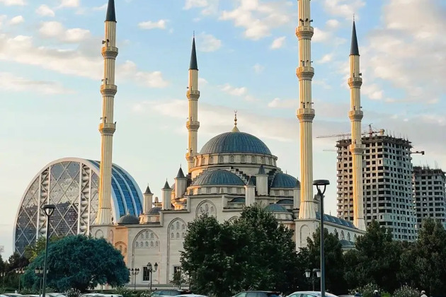 Фото - экскурсия: Грозный сочетает современные контрасты с традиционным восточным гостеприимством