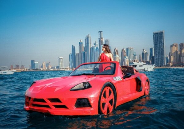 Скорость на воде: аренда Jet Car в Дубае