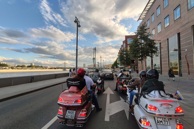 Фото - экскурсия: Мотосага по московским набережным Асфальтовые волны