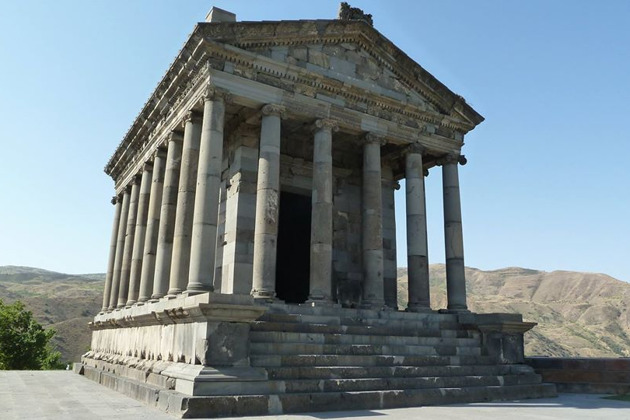 Фото - экскурсия: Древний Гарни и пещерный монастырь Гегард