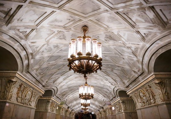 Московское метро: «Наш паровоз вперёд летит, в коммуне остановка». - фото 4