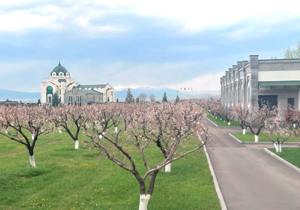 «Ереван — Тбилиси: из розового туфа к резным балконам» 