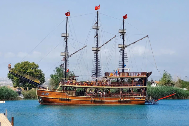 Сиде: Морская прогулка с обедом, пенным весельем и возможностью поплавать